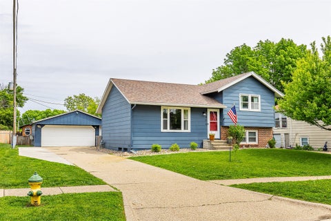 Homes For Sale - 406 NE 8th Street<br/> Ankeny, IA 50021
