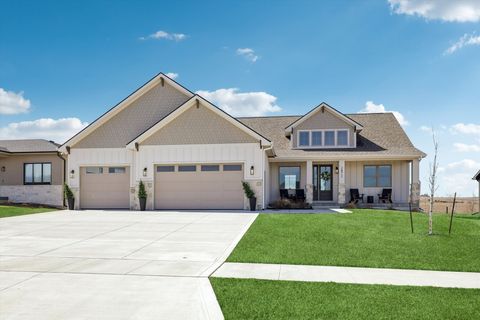 Homes For Sale - 2872 NW Beechwood Drive<br/> Grimes, IA 50111