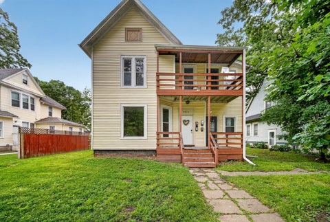Homes For Sale - 2915 Cottage Grove Avenue<br/> Des Moines, IA 50311