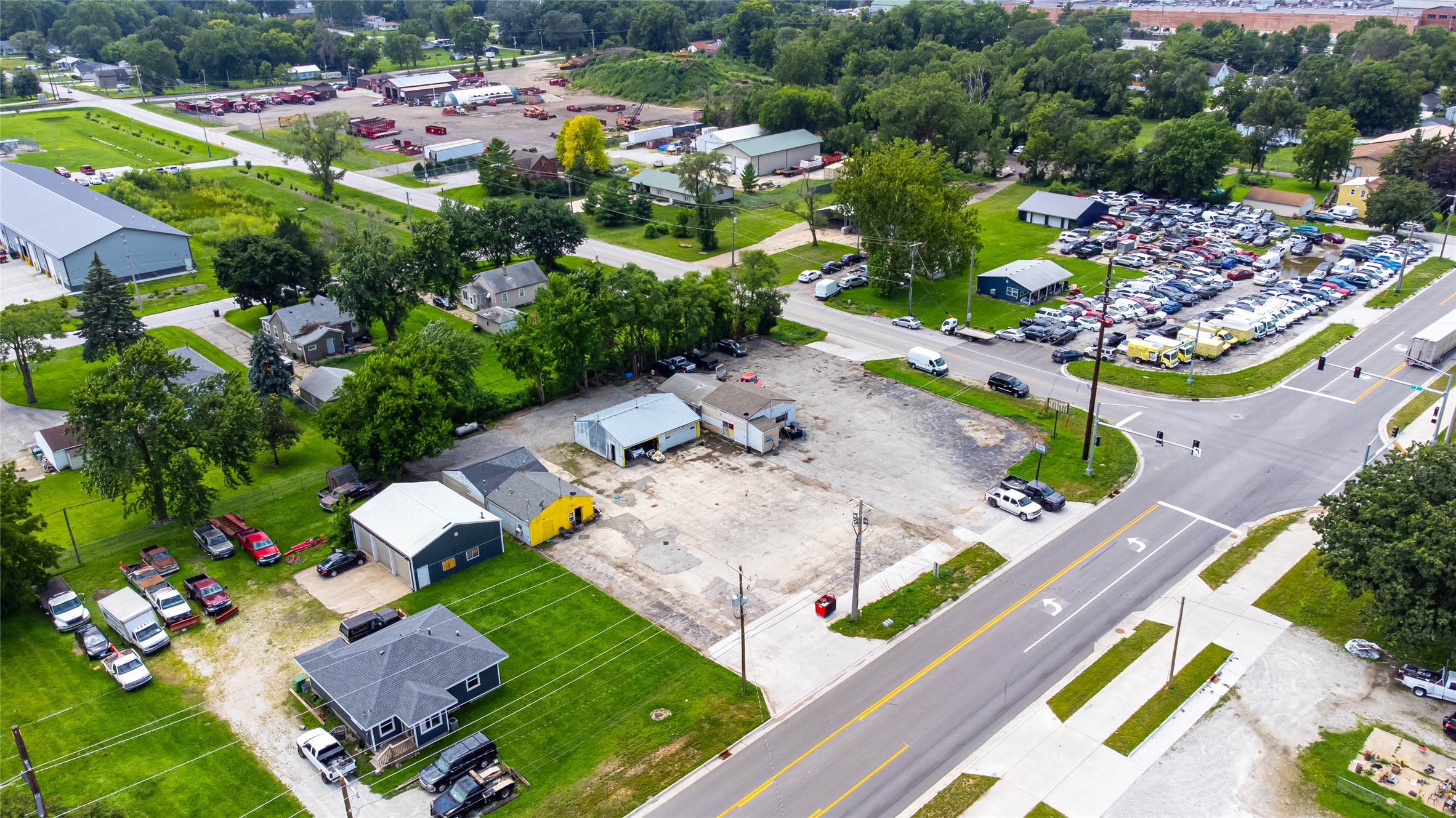 Photo 1 of 10 — 325 & 355 NE Broadway Avenue, Des Moines, IA 50313