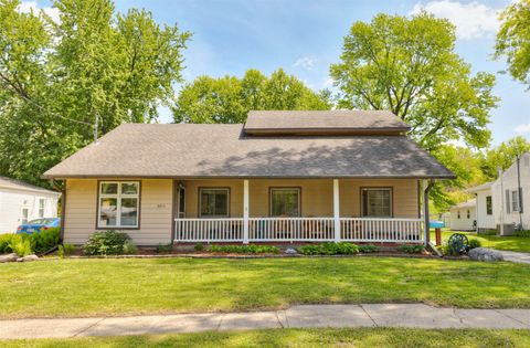 Homes For Sale - 3211 56th Street<br/> Des Moines, IA 50310