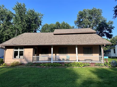 Homes For Sale - 3211 56th Street<br/> Des Moines, IA 50310