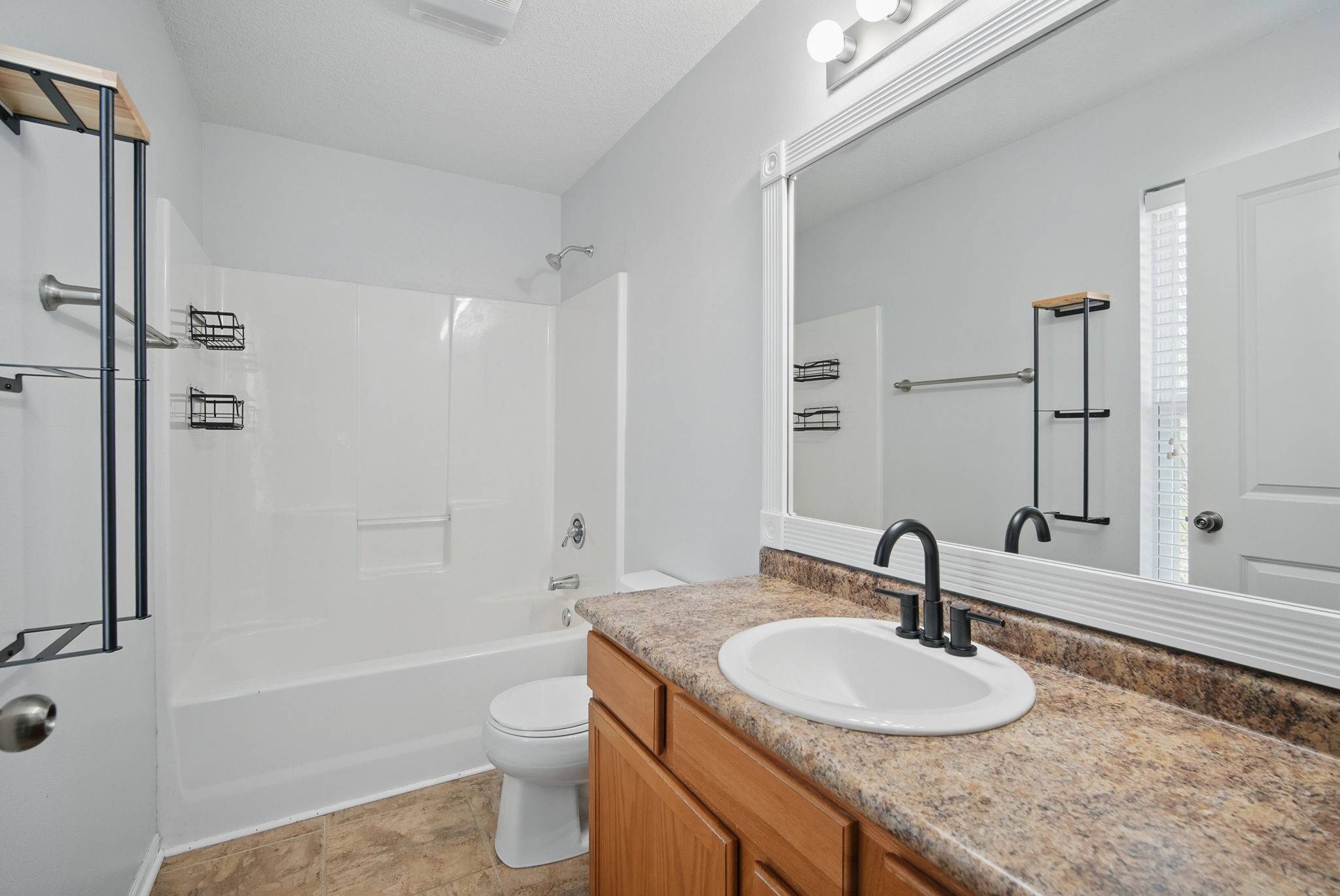 321 NE Kingwood Drive, Waukee, Iowa image 18