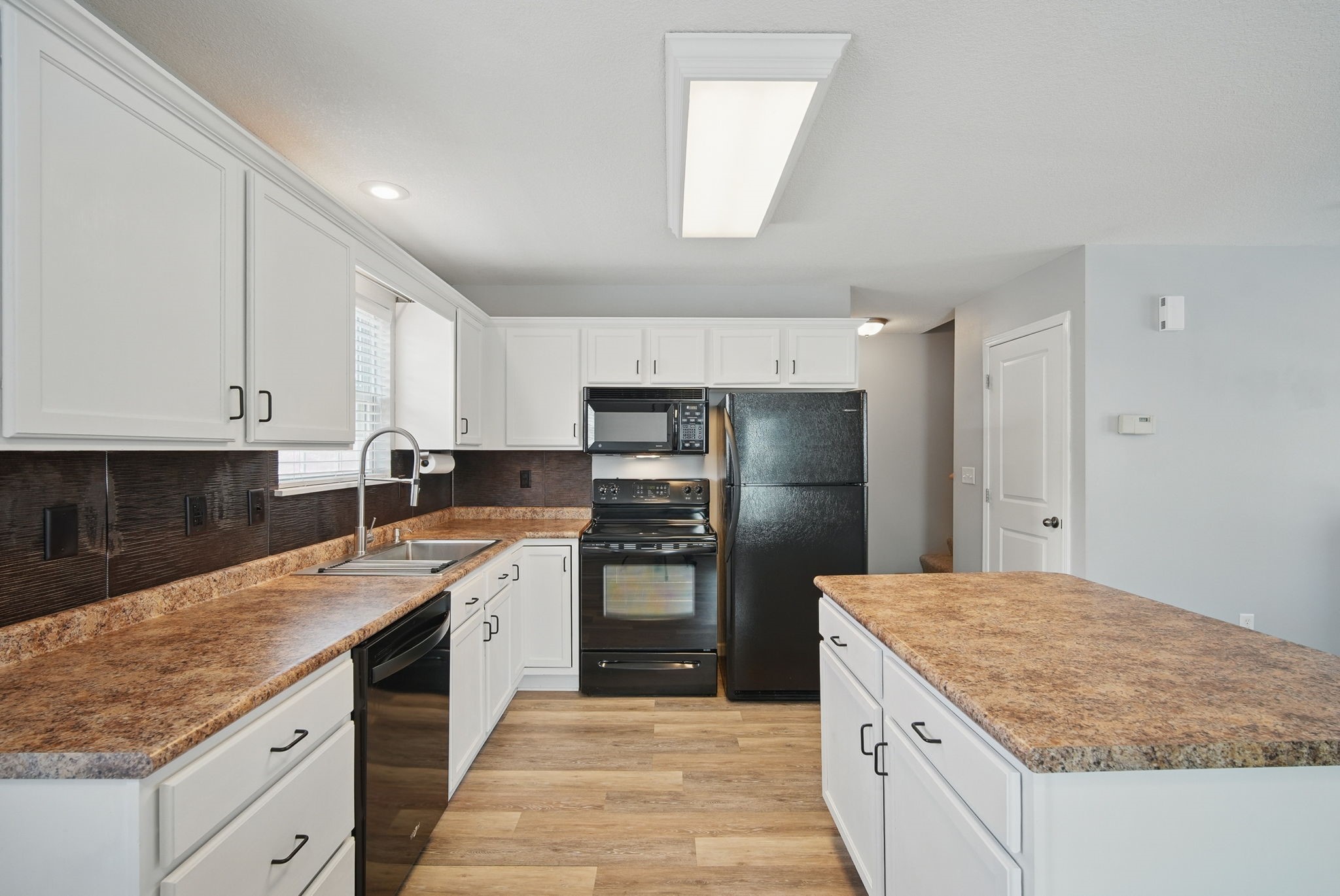 321 NE Kingwood Drive, Waukee, Iowa image 12