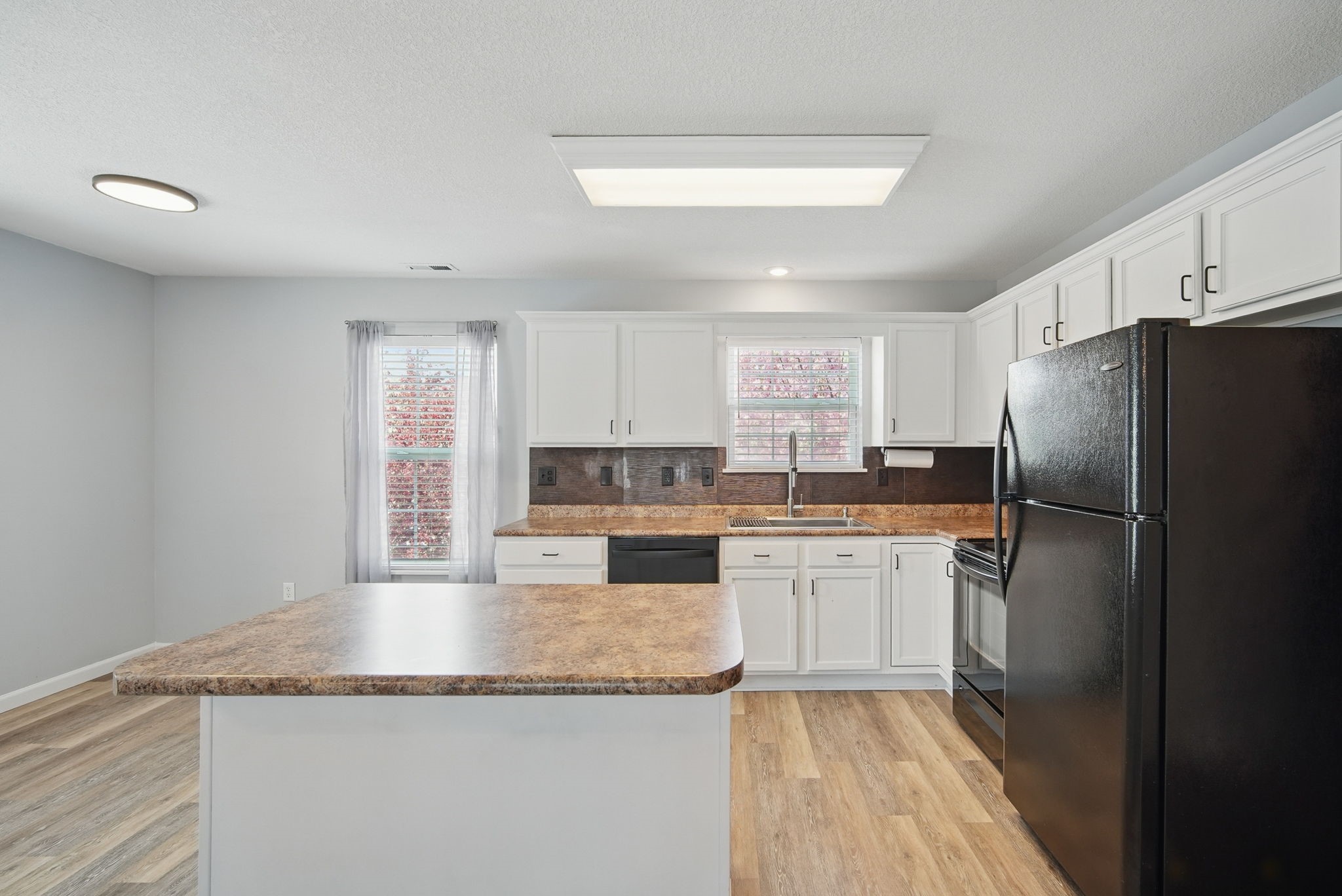 321 NE Kingwood Drive, Waukee, Iowa image 6
