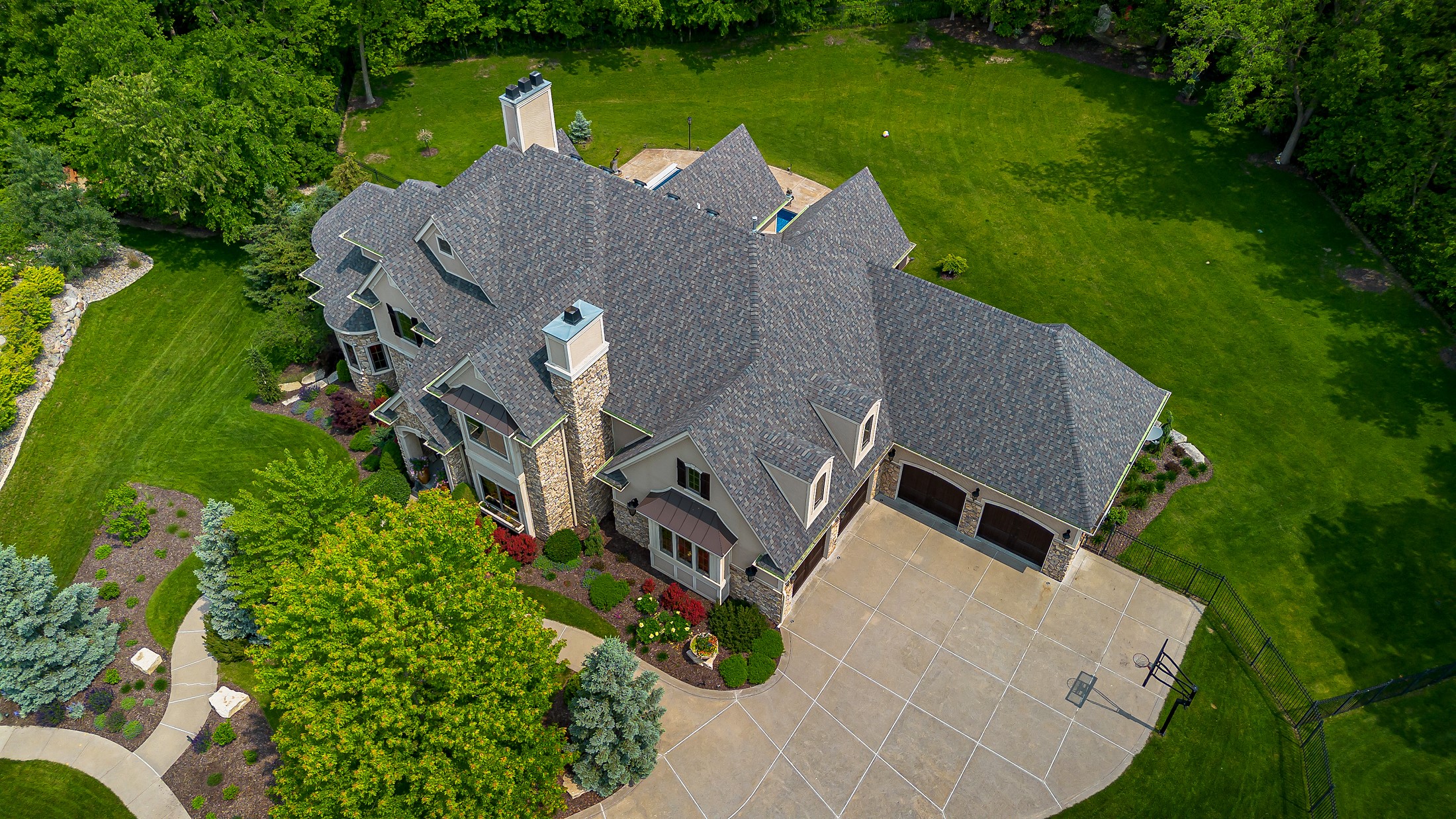 809 NE Bridge Creek Court