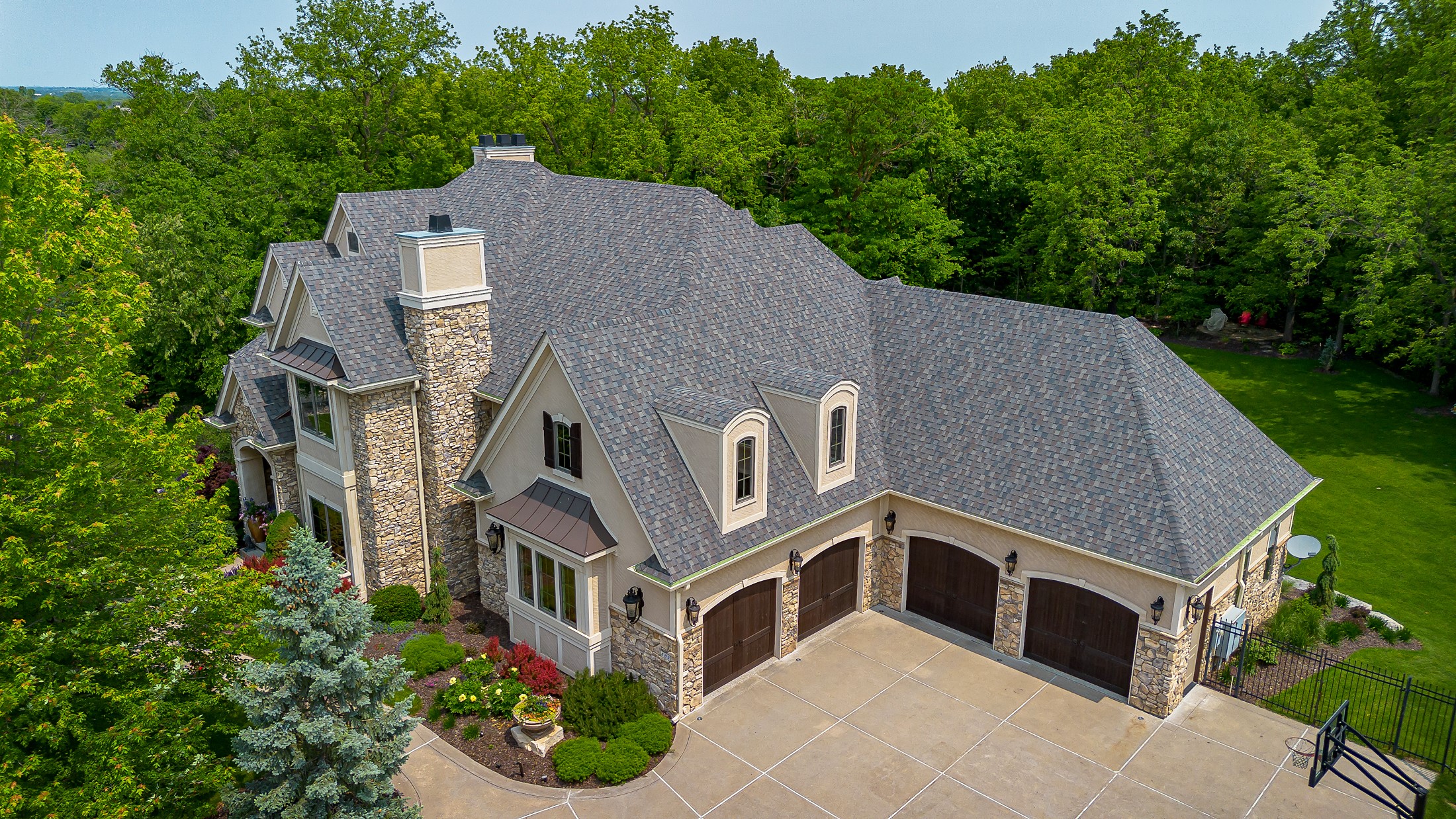809 NE Bridge Creek Court