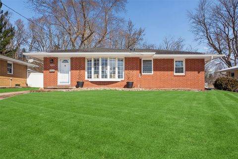 Homes For Sale - 1801 Hillside Street<br/> West Des Moines, IA 50265