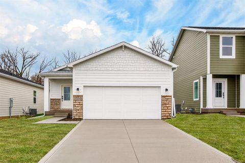 Homes For Sale - 1028 NW Macarthur Lane<br/> Waukee, IA 50263