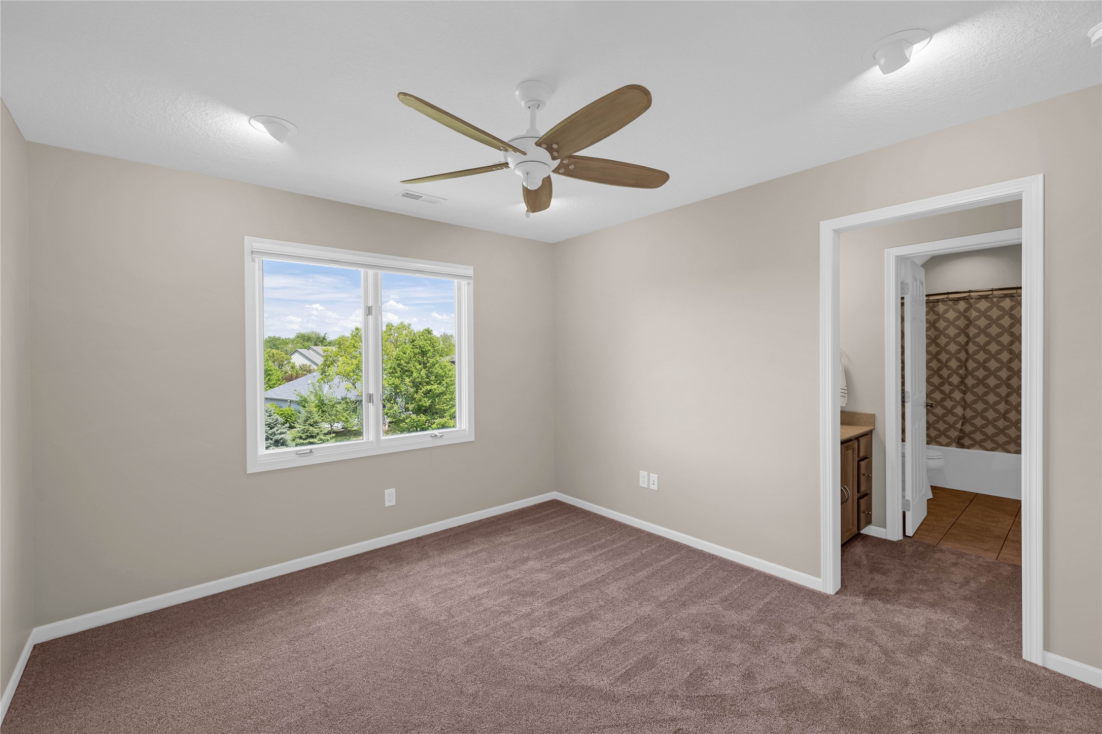 9517 Enfield Drive, Johnston, Iowa image 29