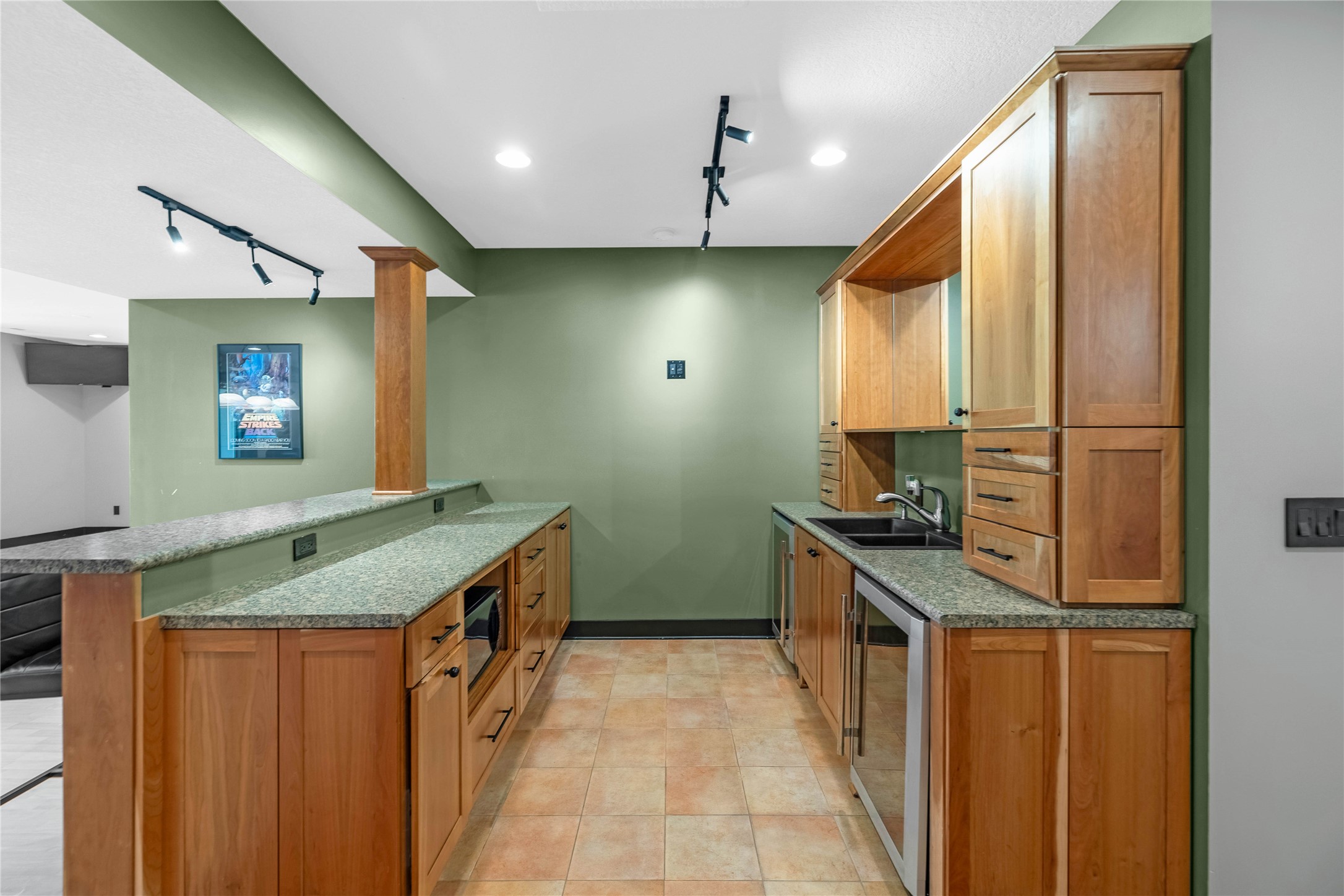 9517 Enfield Drive, Johnston, Iowa image 31
