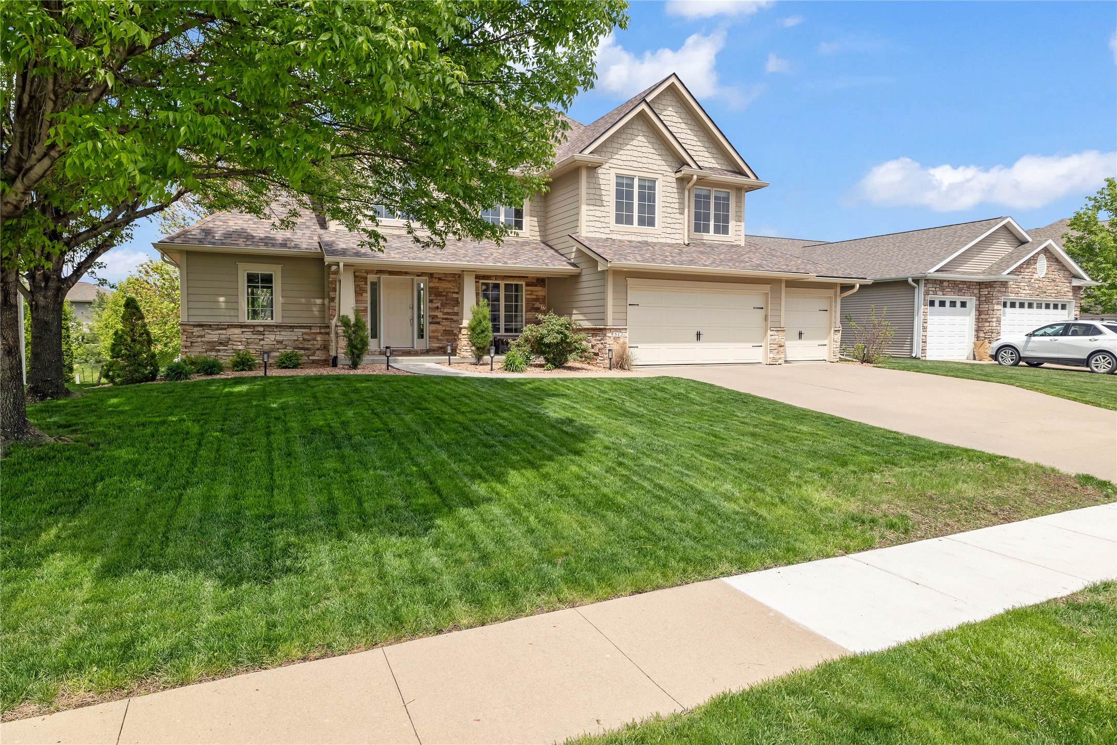 9517 Enfield Drive, Johnston, Iowa image 1