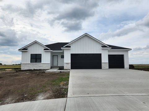 Homes For Sale - 2912 NW Fairfield Court<br/> Ankeny, IA 50023