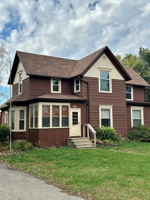 Homes For Sale - 319 Sycamore Street<br/> Cambridge, IA 50046