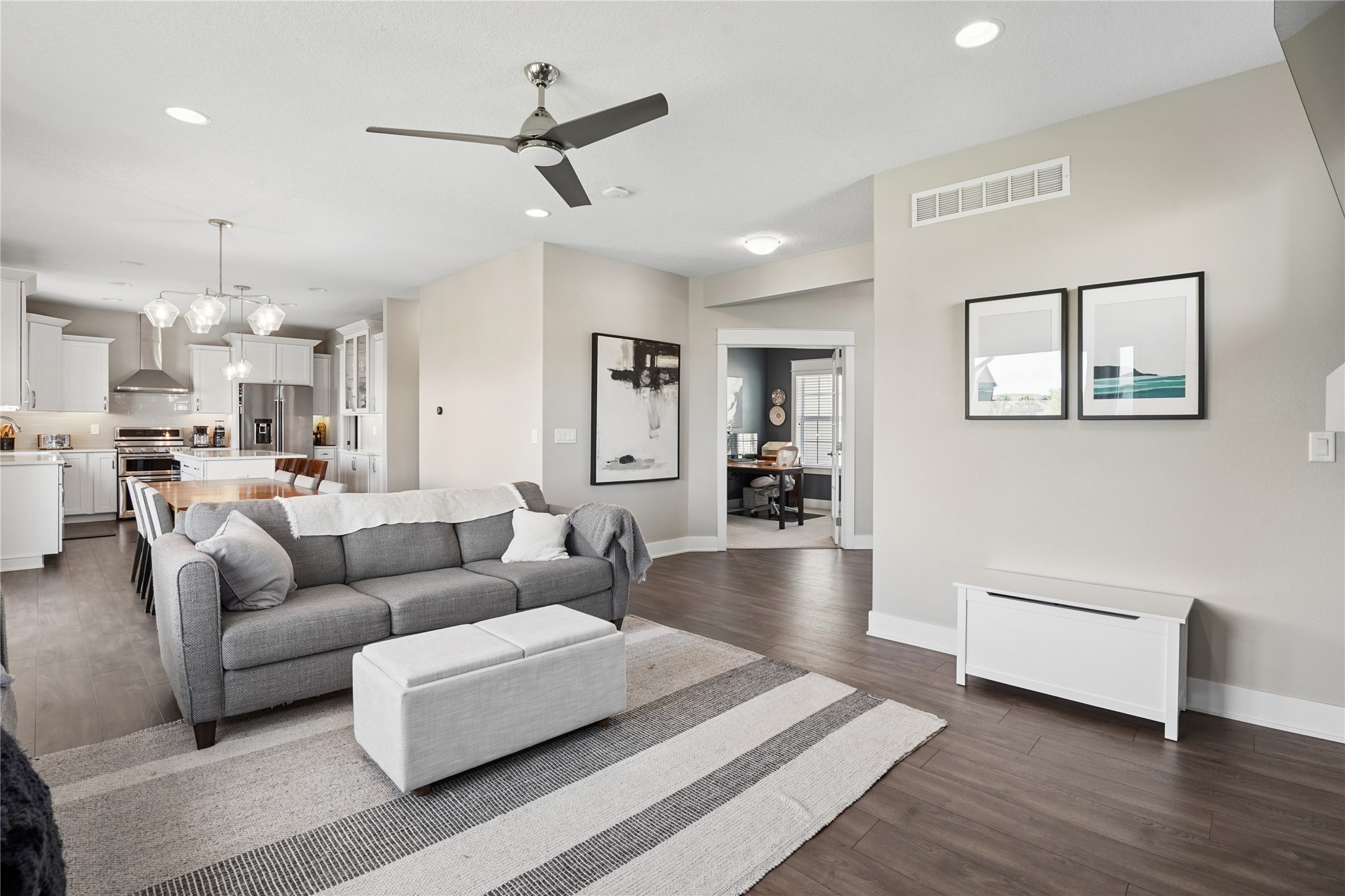 555 NE Bellflower Court