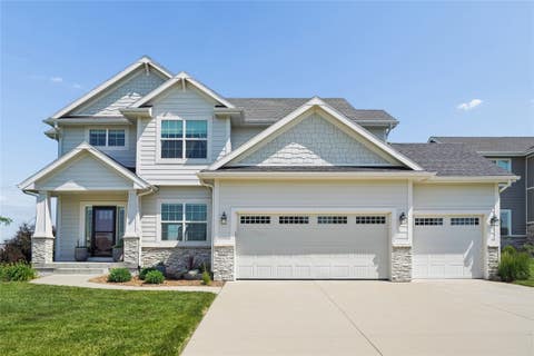 Homes For Sale - 555 NE Bellflower Court<br/> Waukee, IA 50263