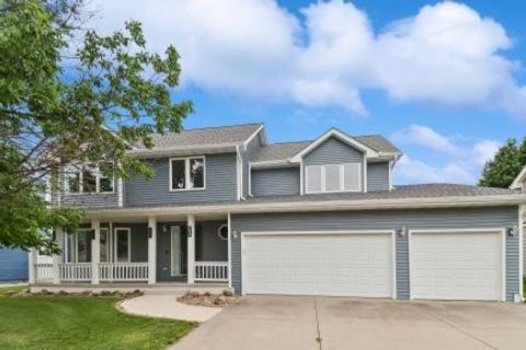 Homes For Sale - 708 13th Street<br/> Altoona, IA 50009
