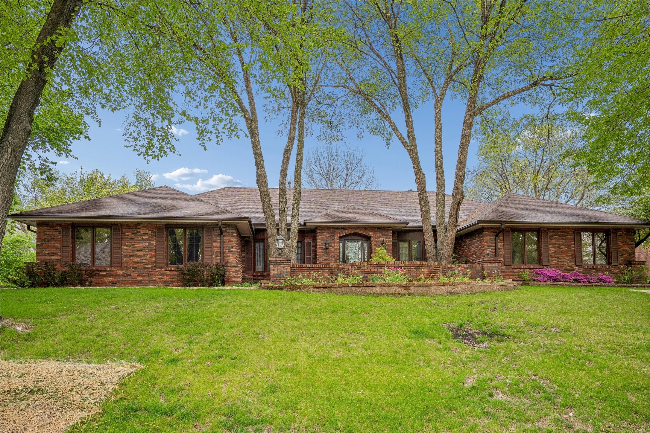 Photo 1 of 34 — 707 38th Street, West Des Moines, IA 50265