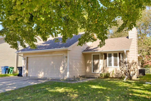 3841 92ND DR, URBANDALE, IA 50322 - Image 17528859efcb2d4f614f4765dbf576fa/1384637787