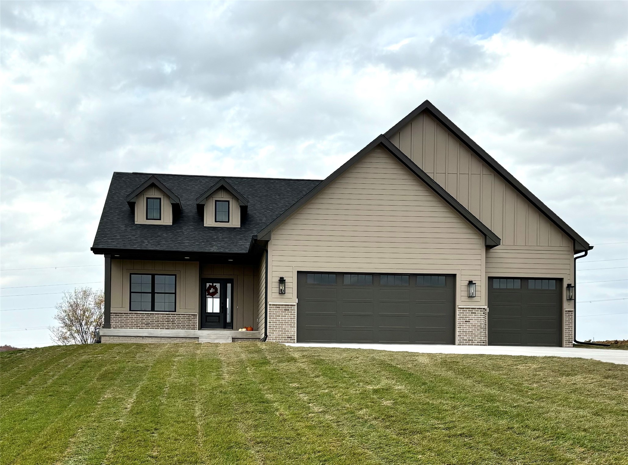 3070 Bos Ridge Road, Pella, Iowa image 1