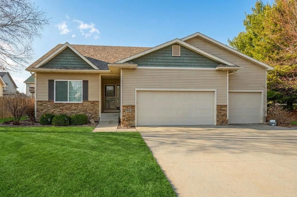 Photo 1 of 35 — 2945 Windsor Drive, Norwalk, IA 50211