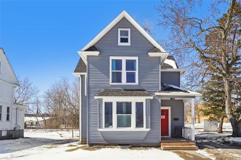 Homes For Sale - 1021 High Street<br/> Poweshiek County, Grinnell, IA 50112