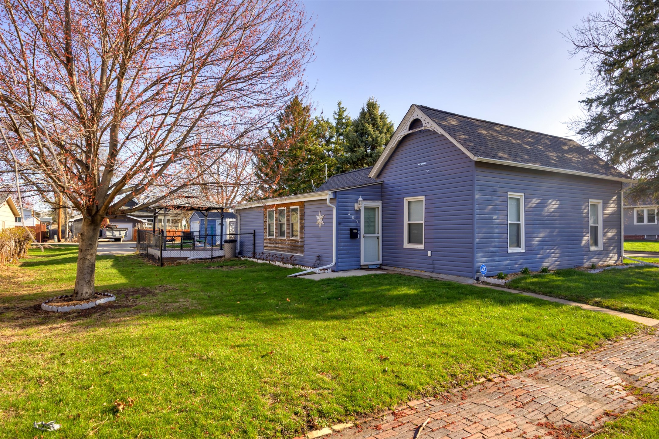 209 4th Street, Altoona, Iowa image 1
