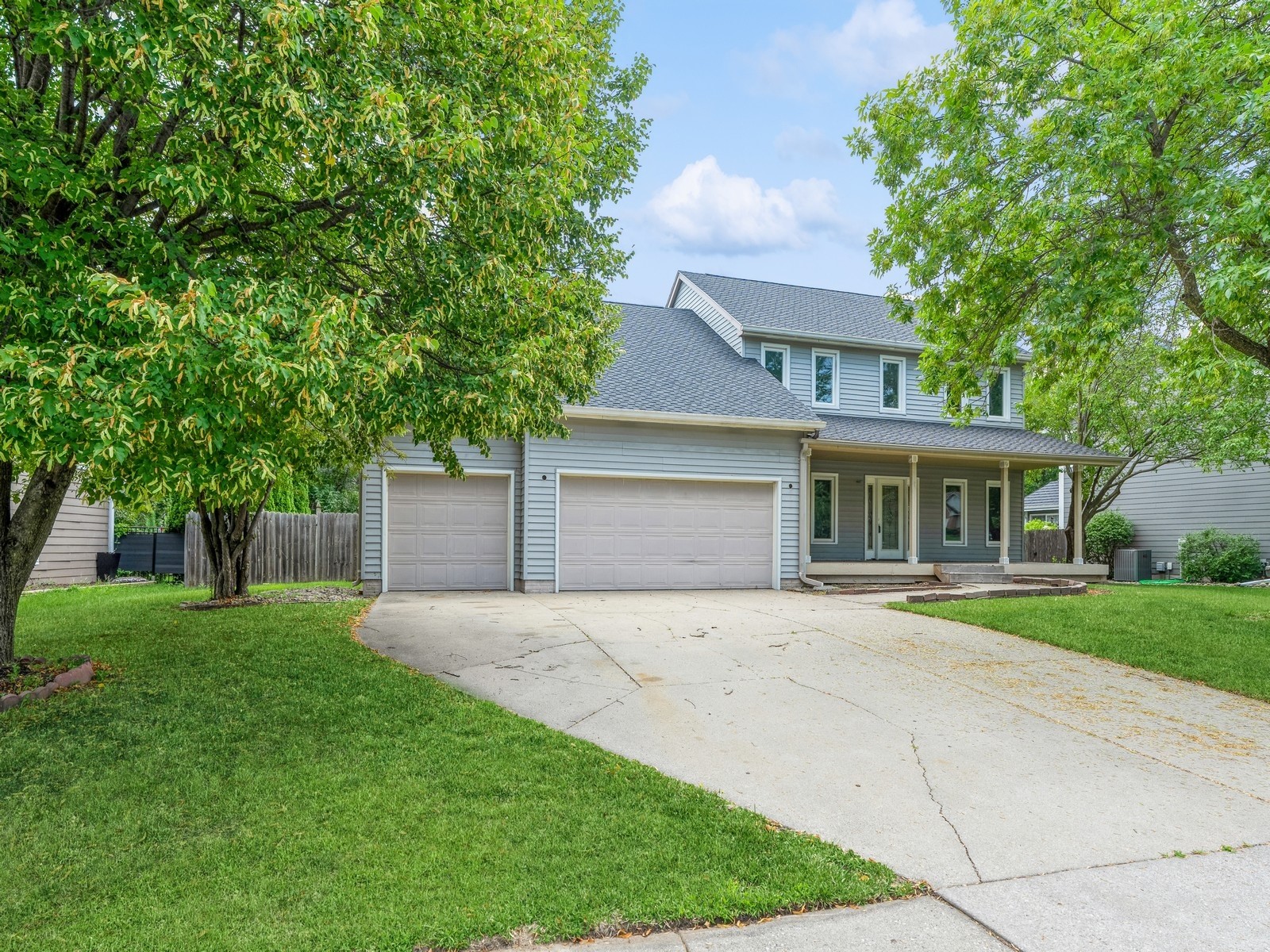2085 Country Club Boulevard, Clive, Iowa image 3