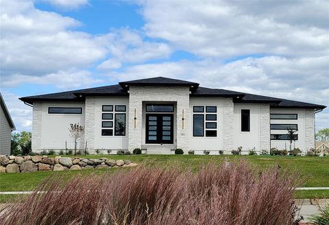 4611 Centennial Boulevard Urbandale IA 50323