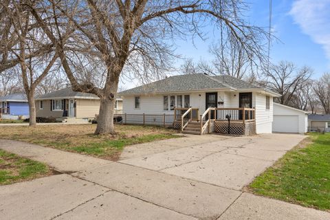 Homes For Sale - 4103 54th Street<br/> Des Moines, IA 50310