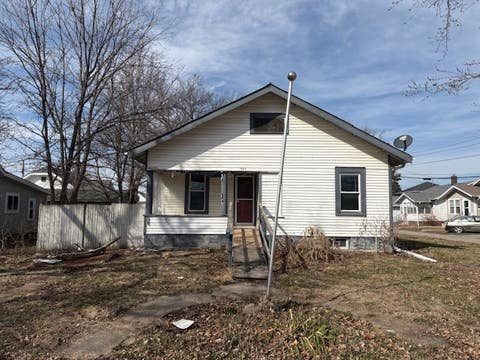 Homes For Sale - 426 S 4th Avenue<br/> Newton, IA 50208