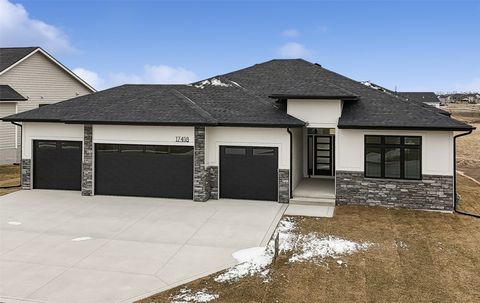 17418 North Valley Drive Urbandale IA 50323