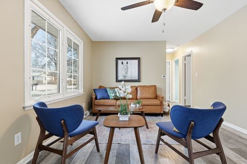 Homes For Sale - 2404 E 37th Court<br/> Des Moines, IA 50317