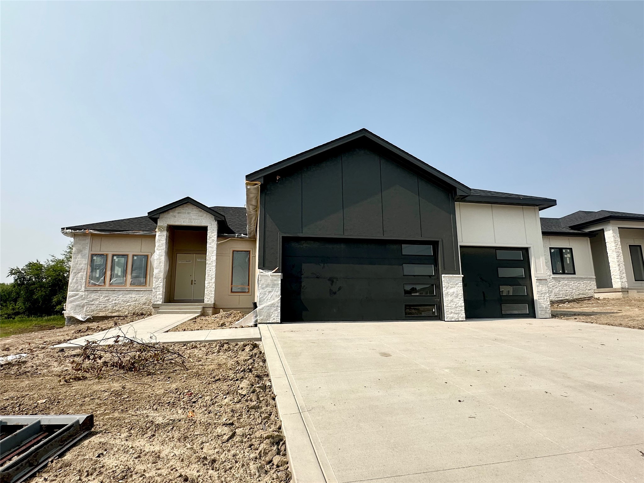 14505 Persimmon Drive, Urbandale, Iowa image 1