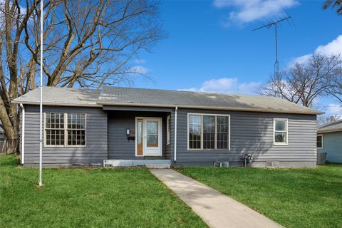 Homes For Sale - 415 College Hill Avenue<br/> Mahaska County, Oskaloosa, IA 52577