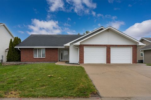 Homes For Sale - 1906 Lowell Street<br/> Granger, IA 50109