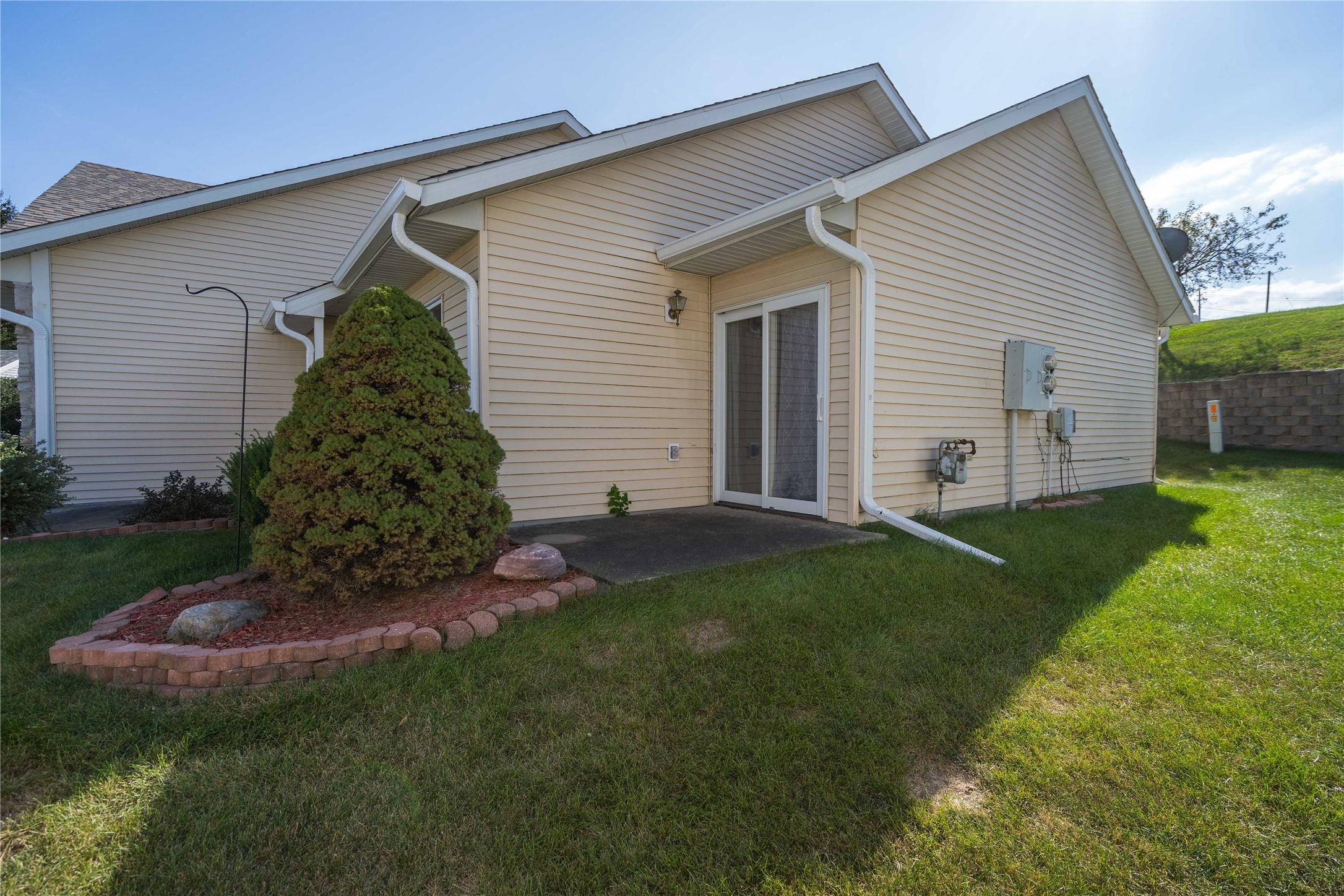 2408 Pine Circle, Urbandale, Iowa image 15