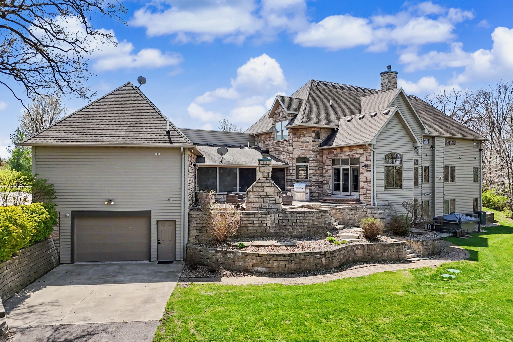 Ames, Iowa, 50010, United States, 5 Bedrooms Bedrooms, ,6 BathroomsBathrooms,Residential,Active,2041536