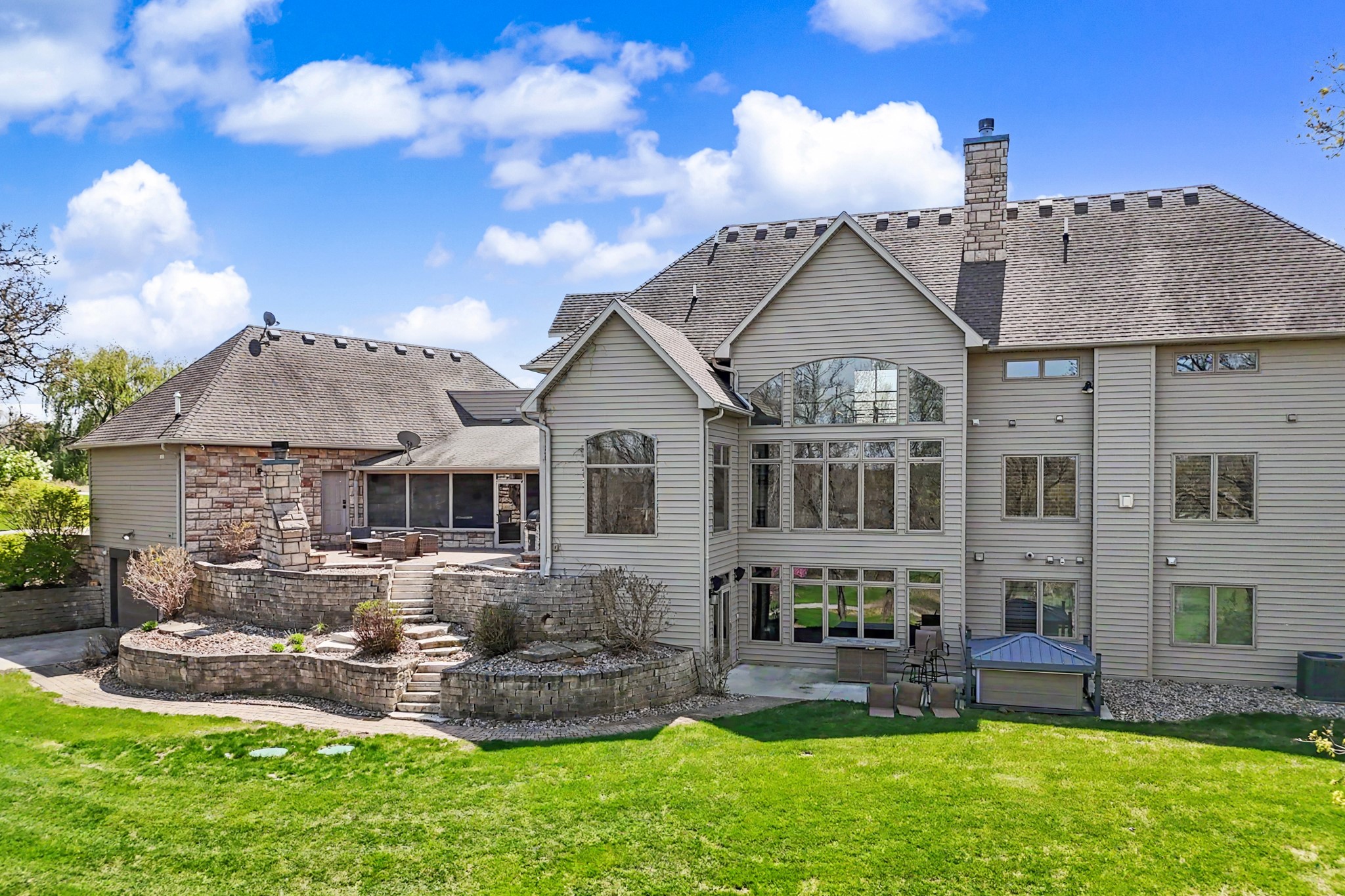 Ames, Iowa, 50010, United States, 5 Bedrooms Bedrooms, ,6 BathroomsBathrooms,Residential,Active,2041536