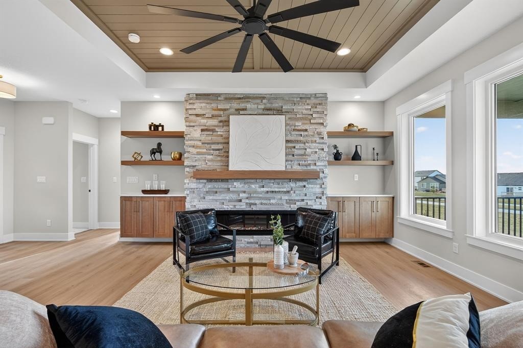 830 NW Sandy Hollow Circle