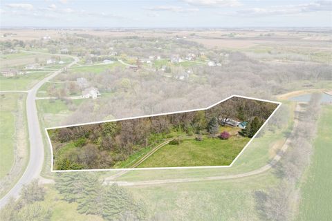 2295 Dakota Drive Pella IA 50219