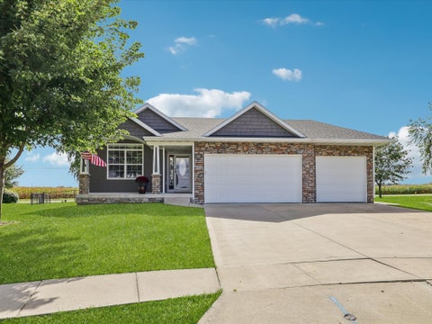 Homes For Sale - 2455 E Highview Drive<br/> Des Moines, IA 50320