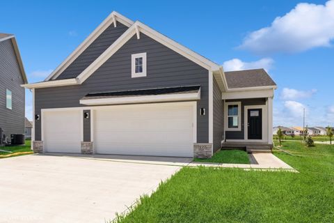 Homes For Sale - 490 NW Independence Circle<br/> Waukee, IA 50263