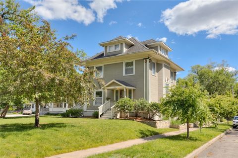 Single Family Residence in Des Moines IA 2750 Cottage Grove Avenue.jpg