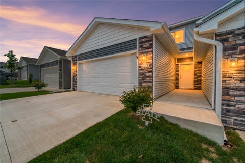 Condo For Sale - 717 Greenwell Place<br/> Norwalk, IA 50211