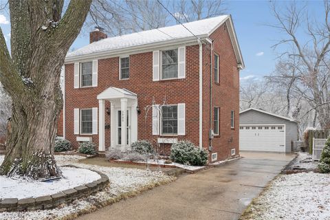 Homes For Sale - 3900 Clinton Avenue<br/> Des Moines, IA 50310