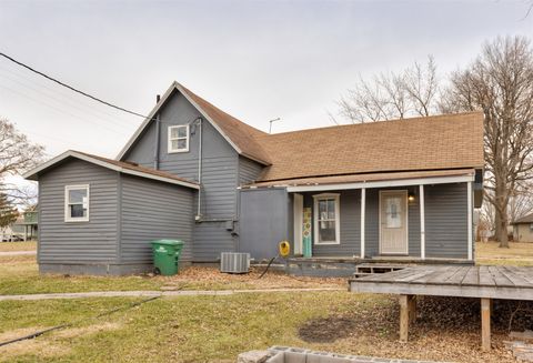Homes For Sale - 300 2nd Street<br/> Mitchellville, IA 50169