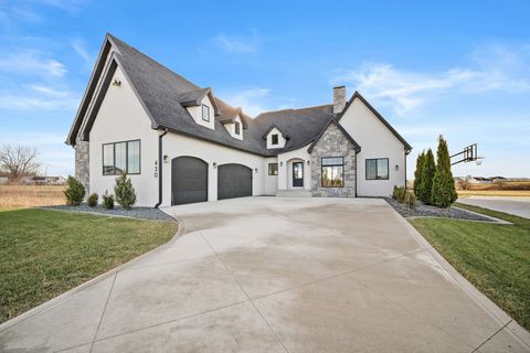 430 NW Red Oak Court Waukee IA 50263