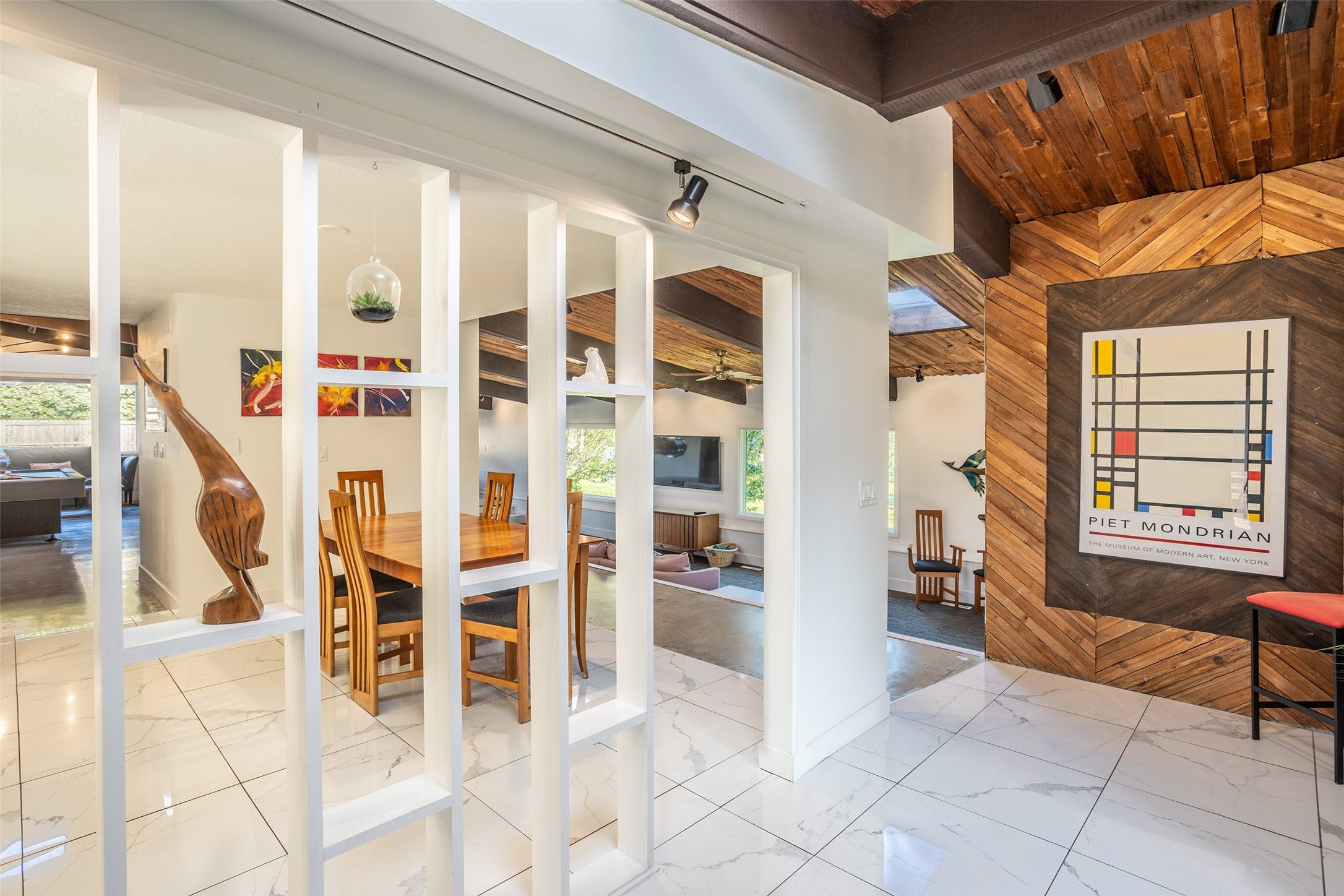 2809 Lakeland Drive