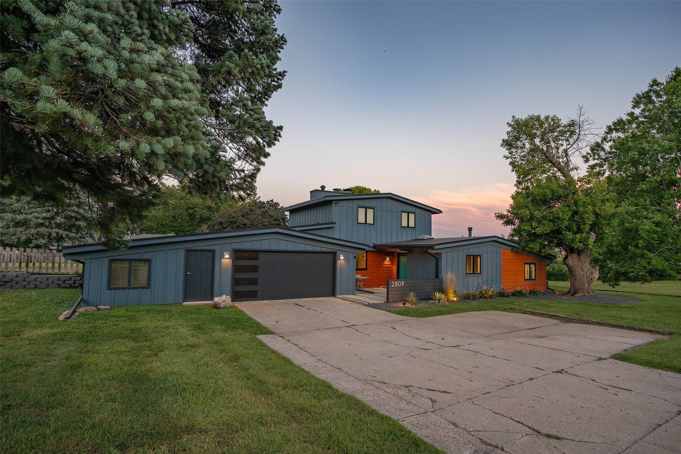 2809 Lakeland Drive